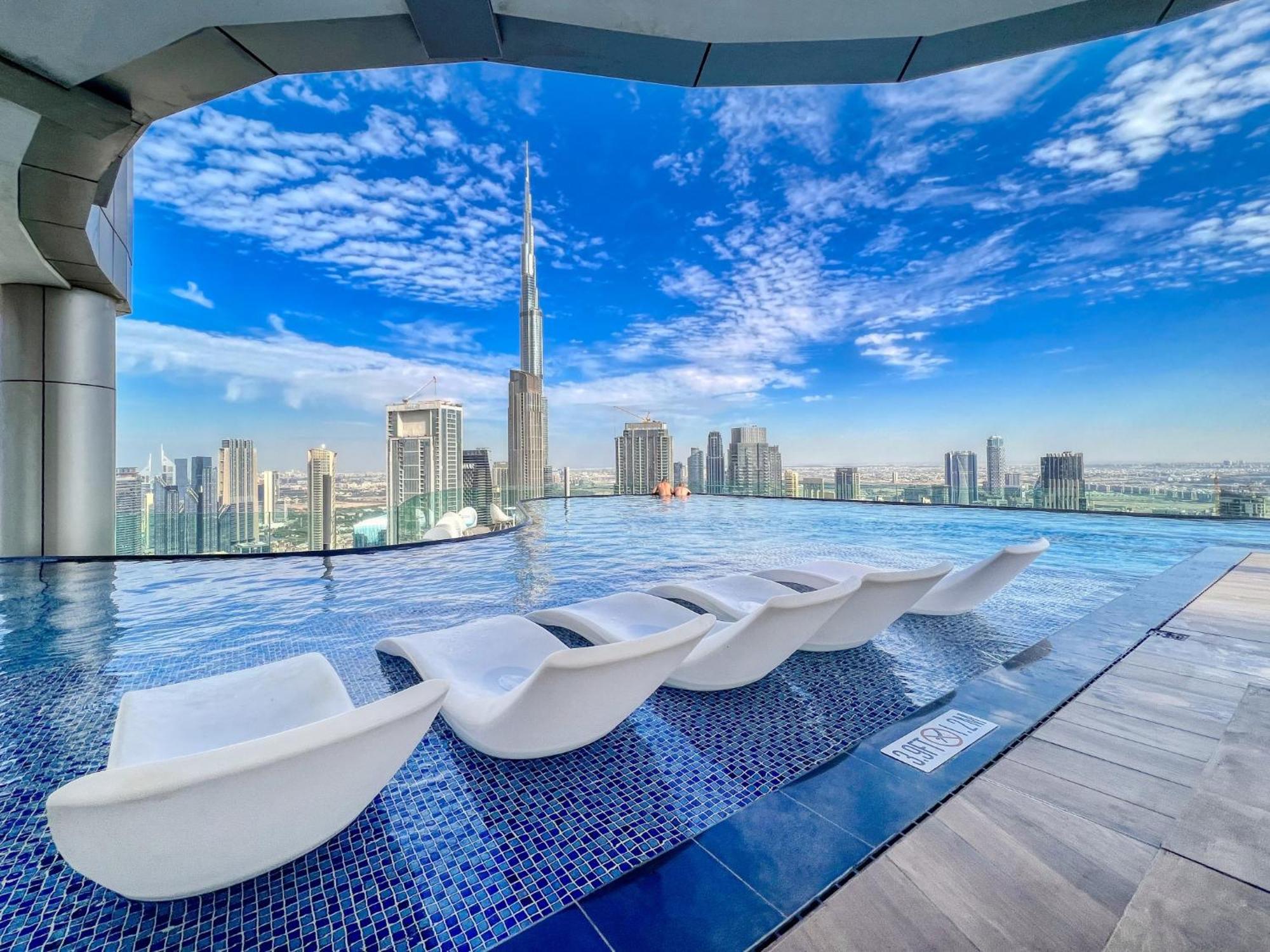 Infinity Pool & Burj Khalifa View L Luxe Paramount