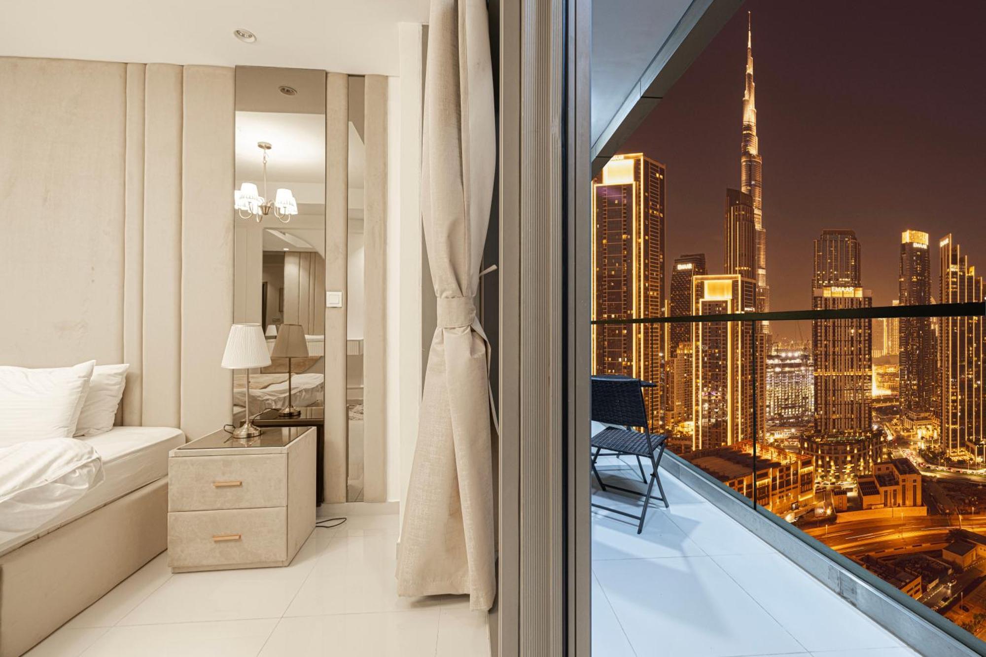 Infinity Pool & Burj Khalifa View L Luxe Paramount Apartment