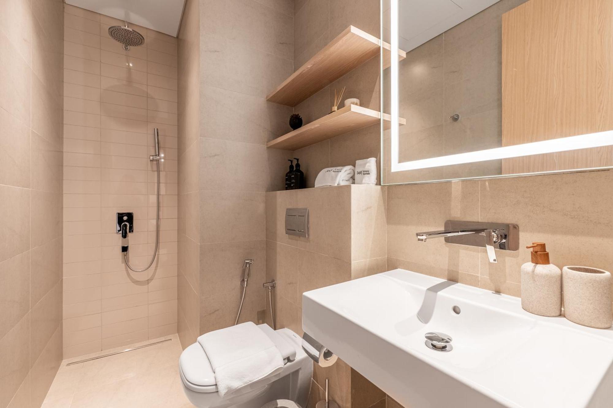 Jvc Gem - 2brplus1 In Oakley Square With Prime Amenities