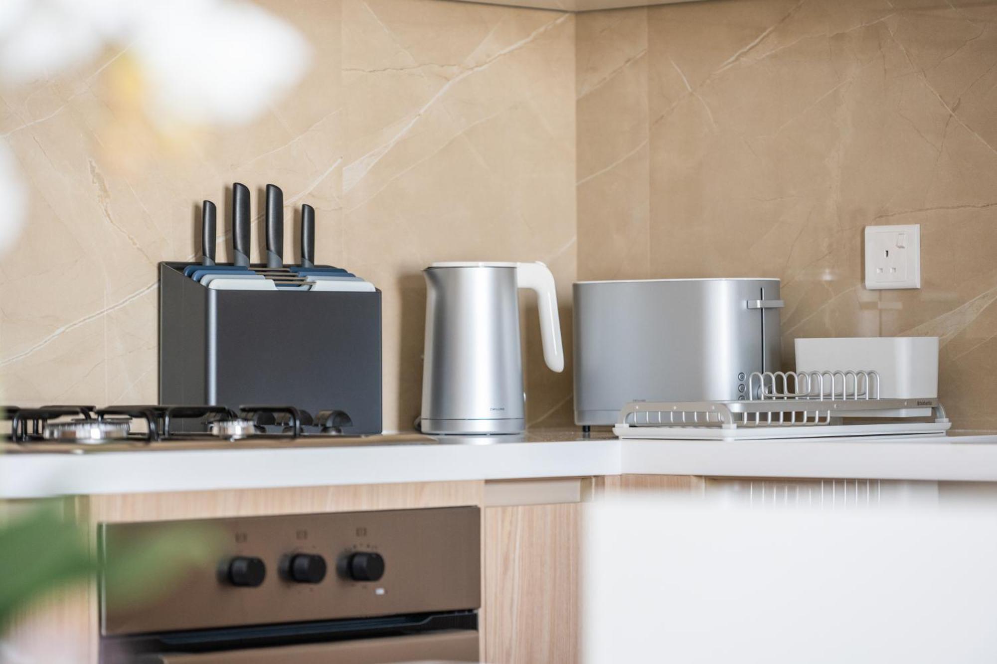 Apartment Jvc Gem - 2brplus1 In Oakley Square With Prime Amenities Dubai