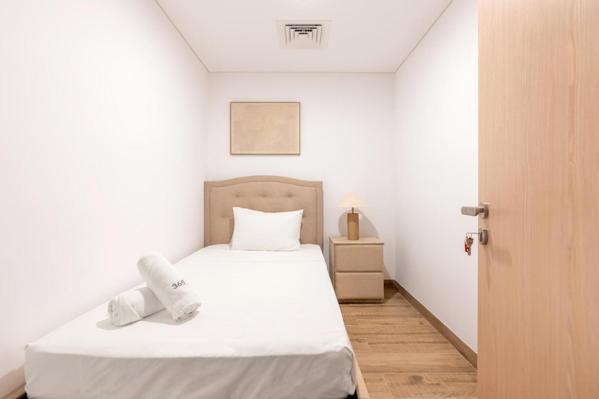 Jvc Gem - 2brplus1 In Oakley Square With Prime Amenities Apartment