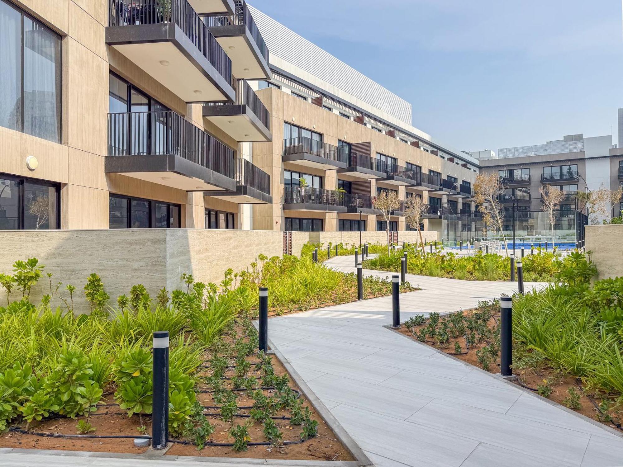 Jvc Gem - 2brplus1 In Oakley Square With Prime Amenities Apartment *