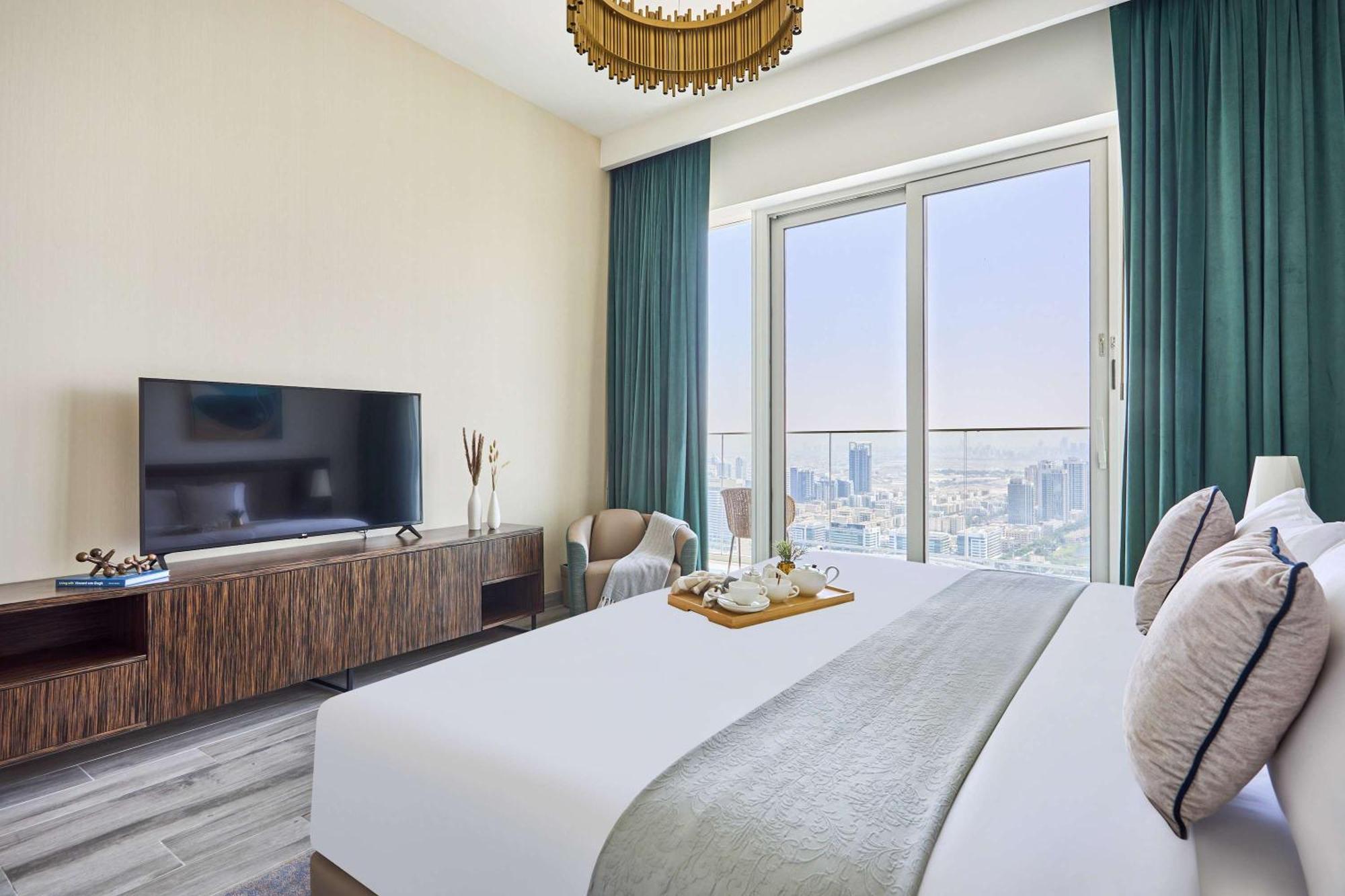 Frank Porter - Avani Palm View Apartment