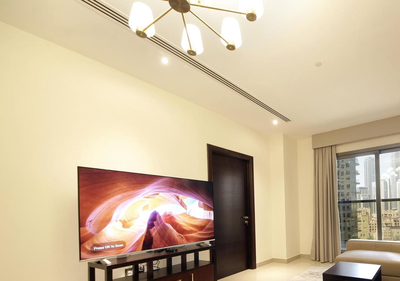 Elegant 2br With Views Downtown Living Apartment Dubai