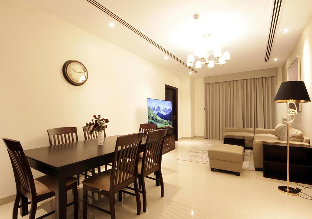 Elegant 2br With Views Downtown Living Apartment