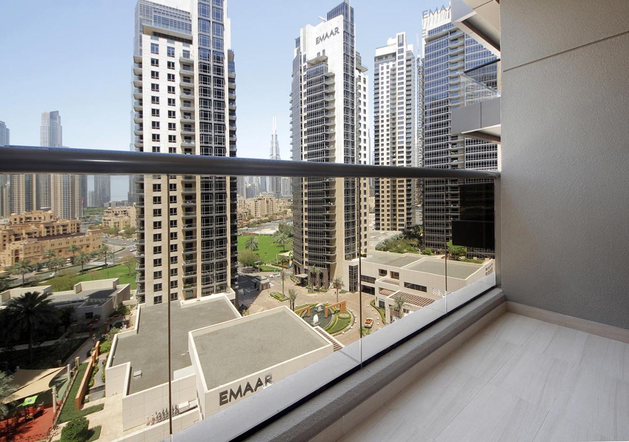 Elegant 2br With Views Downtown Living Dubai