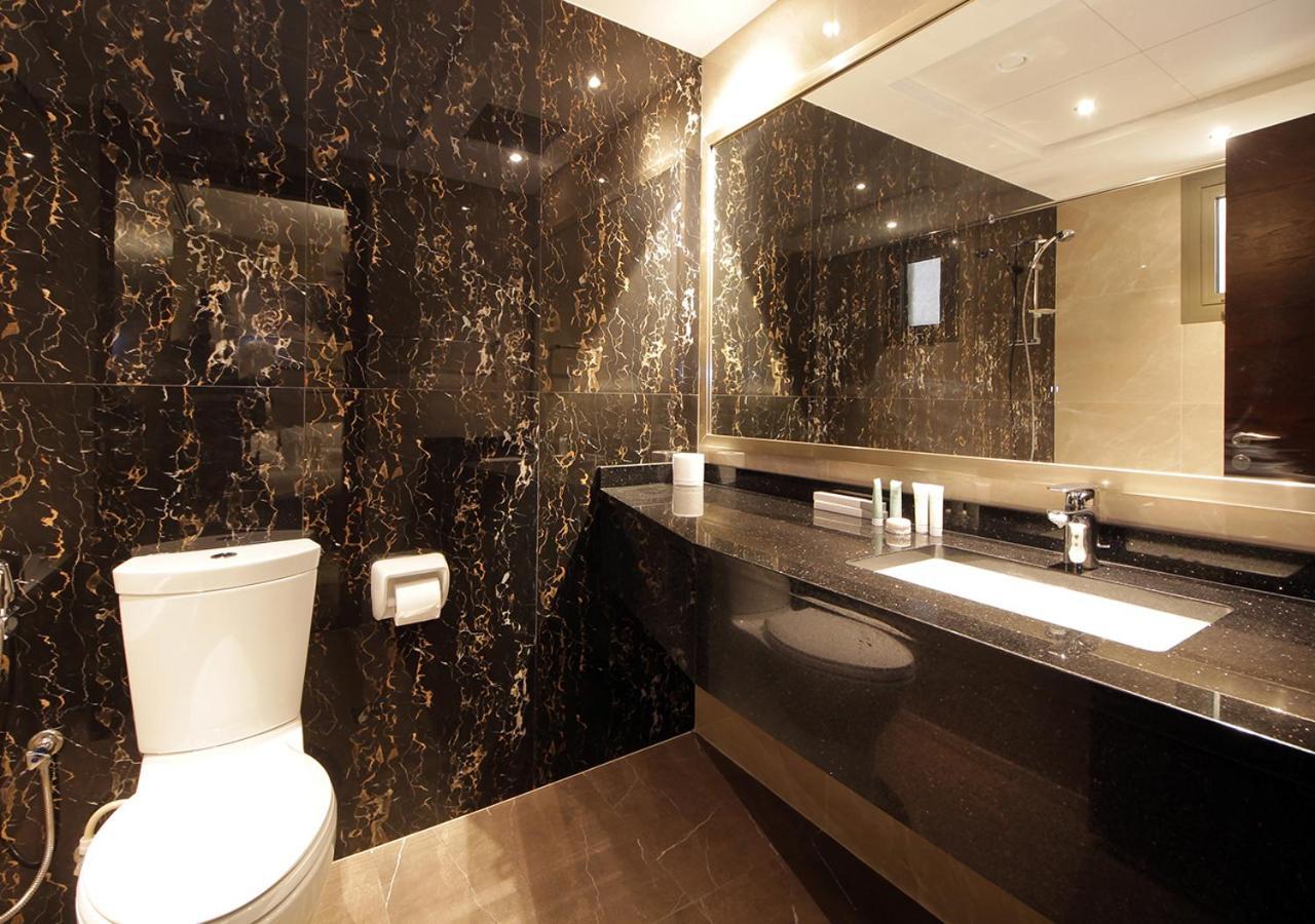 Elegant 2br With Views Downtown Living Apartment Dubai