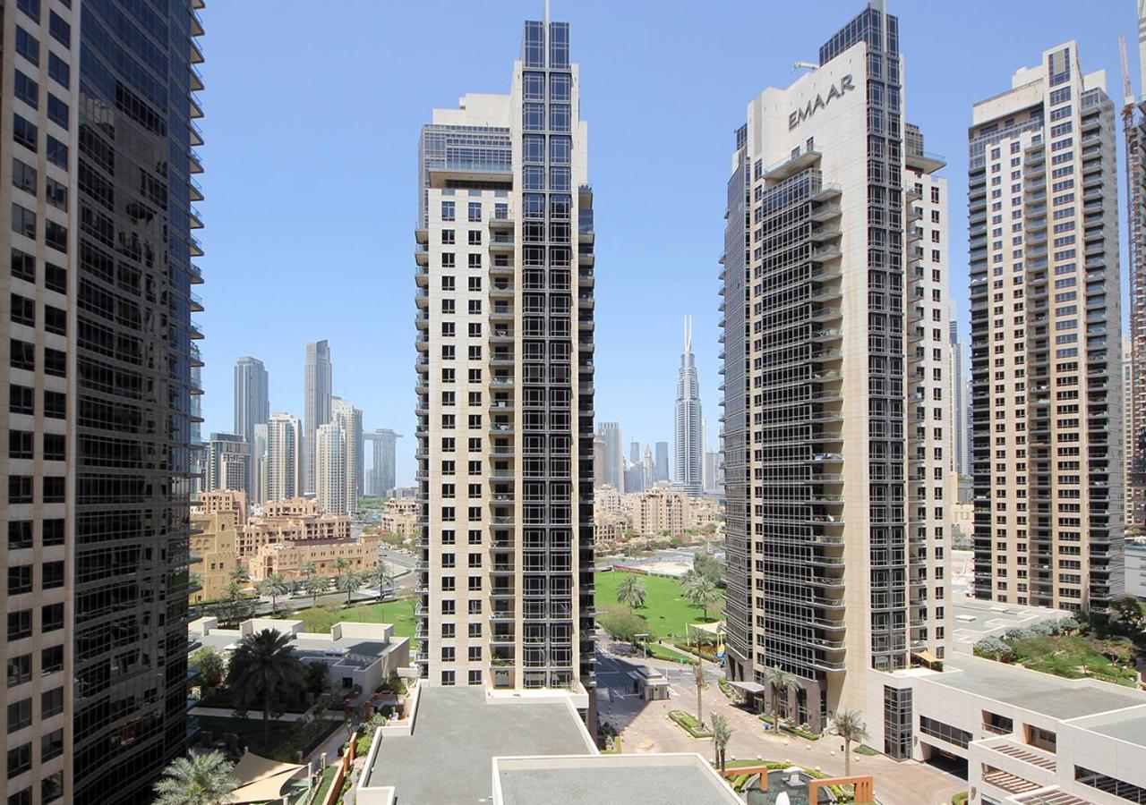 Elegant 2br With Views Downtown Living Apartment Dubai