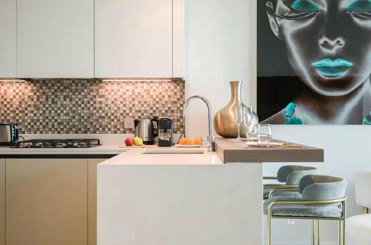 Modern Elegance Jumeirah Living Marina Apartment