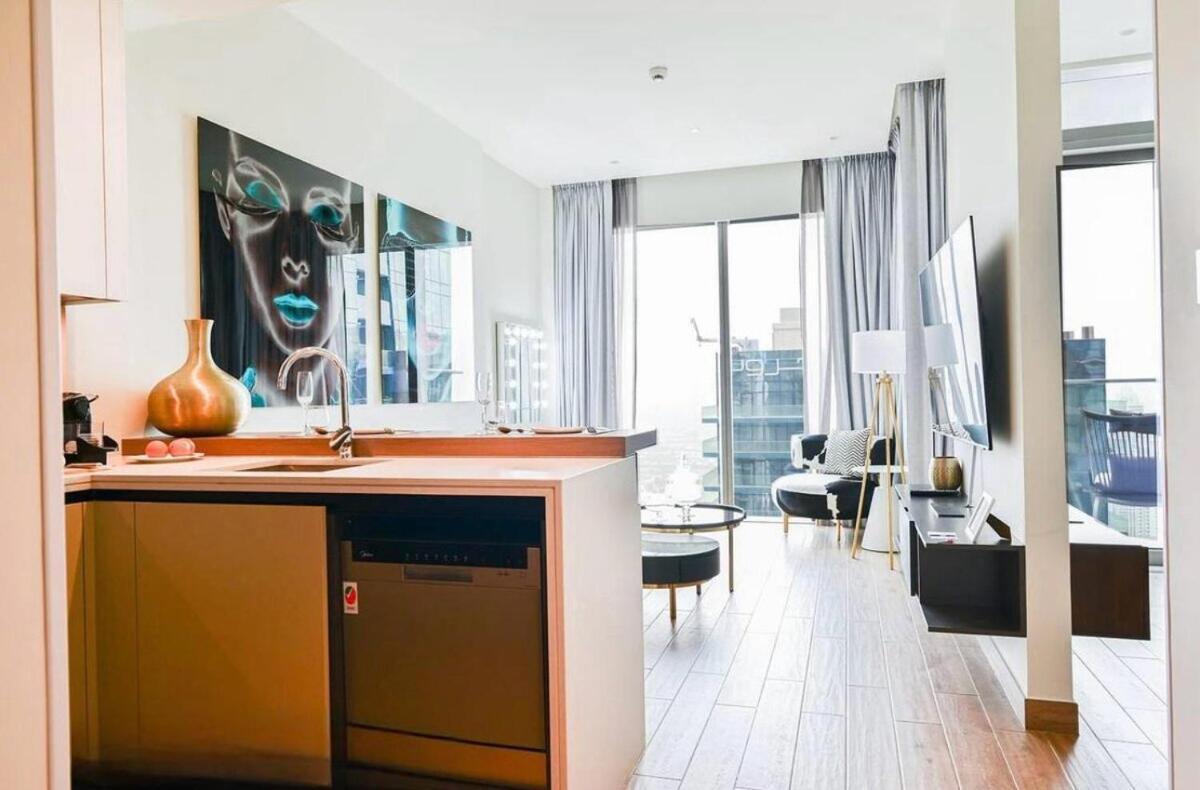 Modern Elegance Jumeirah Living Marina Apartment Dubai