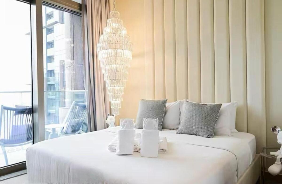 Modern Elegance Jumeirah Living Marina Apartment