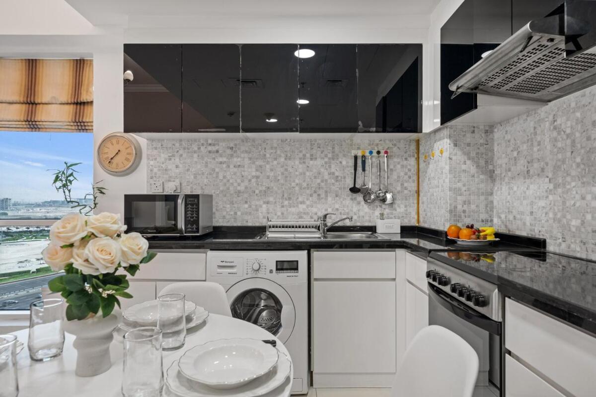 Business Bay By Stayinhomes - 10 Mins Burj Khalifa - 1bed - Parking - Pool - Gym * Dubai
