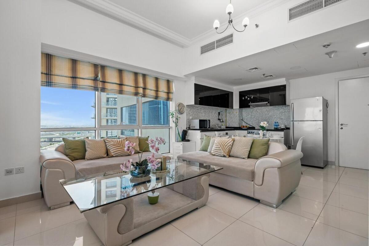 Business Bay By Stayinhomes - 10 Mins Burj Khalifa - 1bed - Parking - Pool - Gym Apartment *