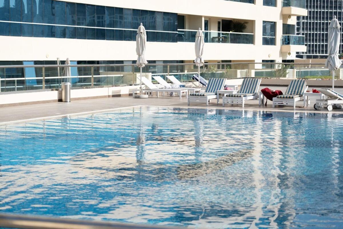 Business Bay By Stayinhomes - 10 Mins Burj Khalifa - 1bed - Parking - Pool - Gym * Dubai