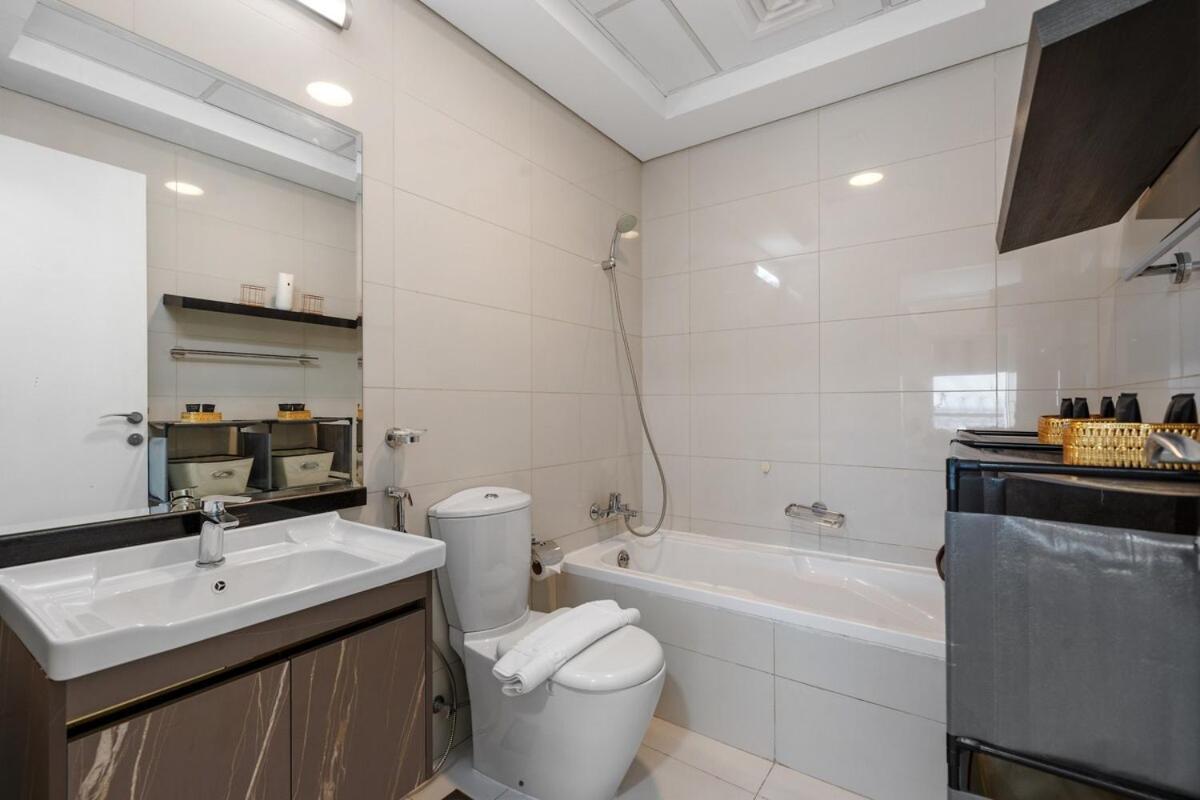 Business Bay By Stayinhomes - 10 Mins Burj Khalifa - 1bed - Parking - Pool - Gym *