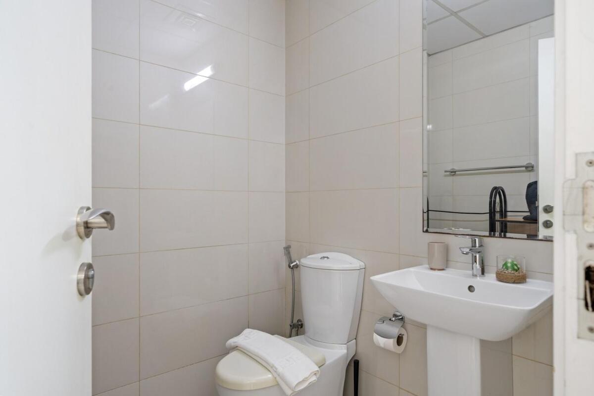 Business Bay By Stayinhomes - 10 Mins Burj Khalifa - 1bed - Parking - Pool - Gym Apartment Dubai