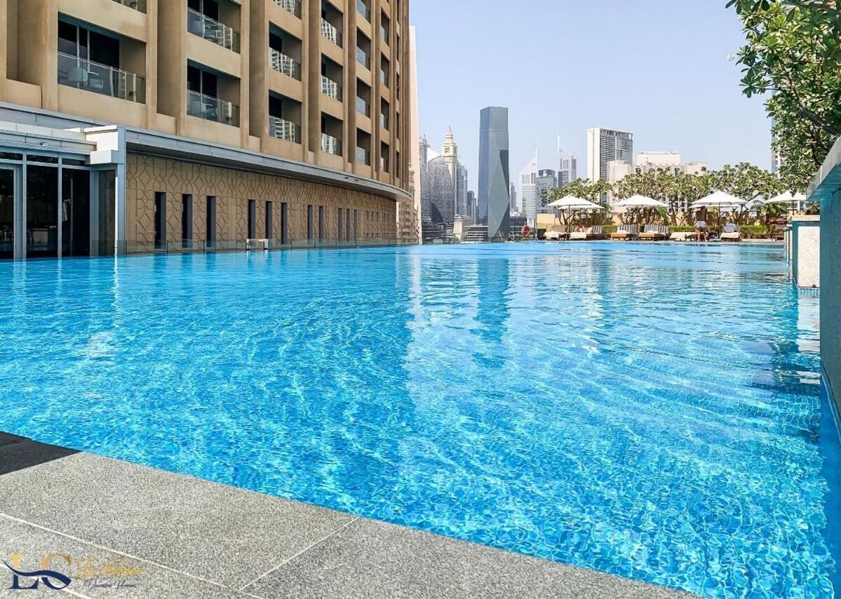 Modern 1br Emaar Downtown Mall Apartment Dubai