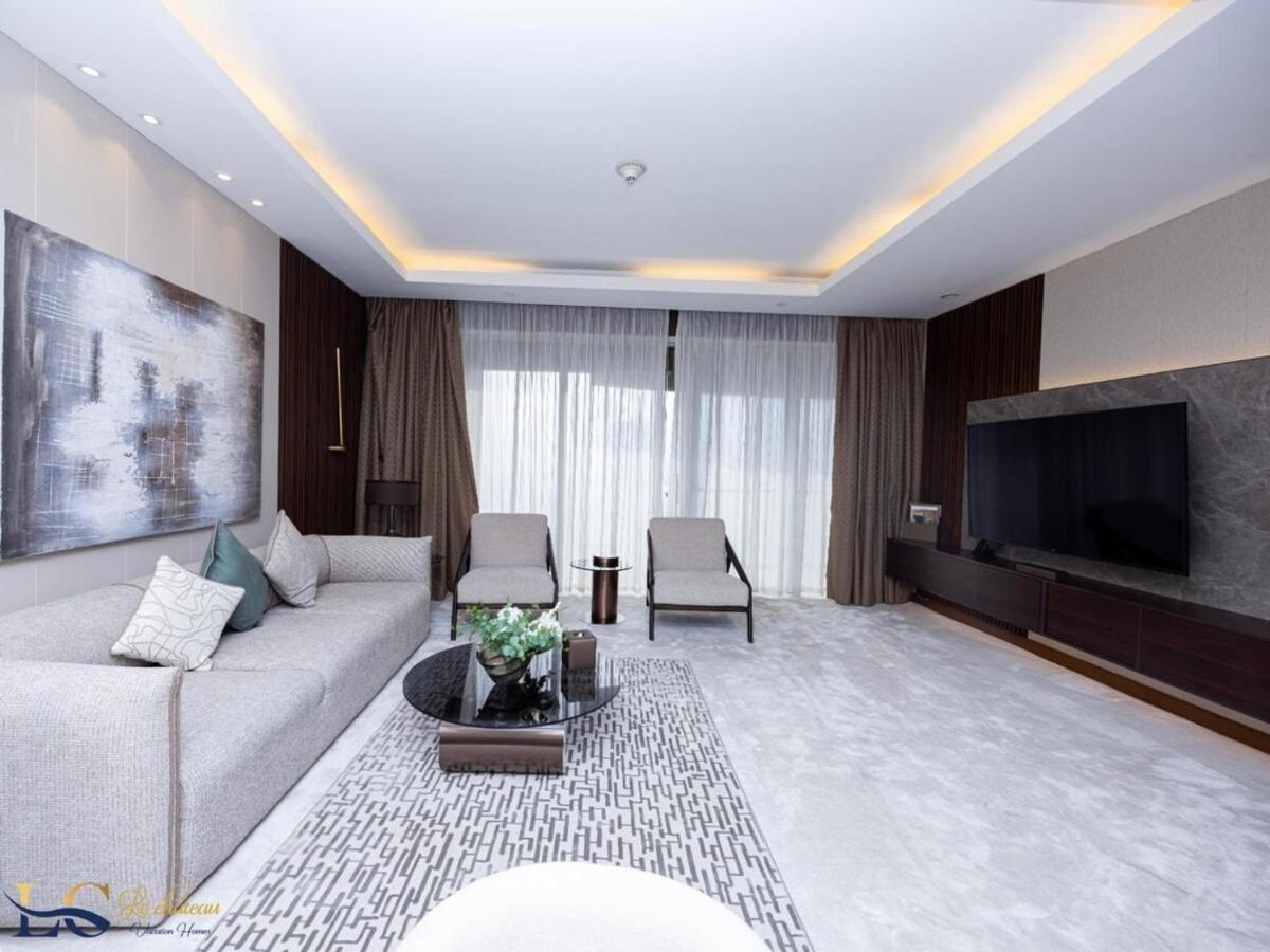 Modern 1br Emaar Downtown Mall *