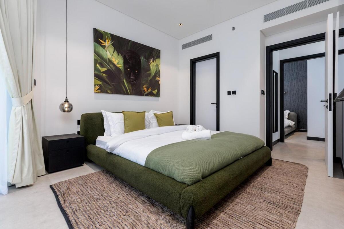 Apartment Waves - Elegant Waterfront Living In Dubai's Business Bay *
