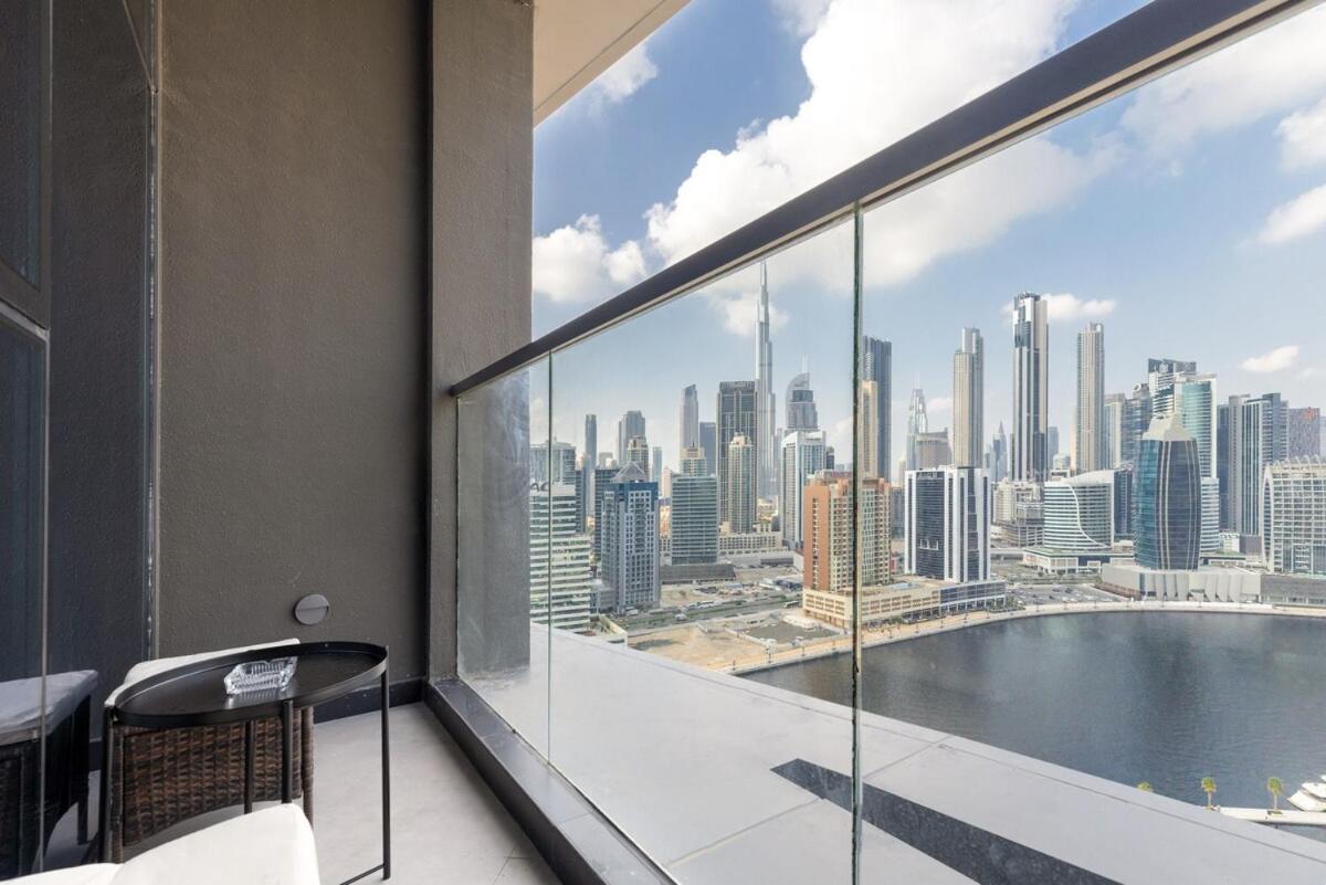 Apartment Waves - Elegant Waterfront Living In Dubai's Business Bay