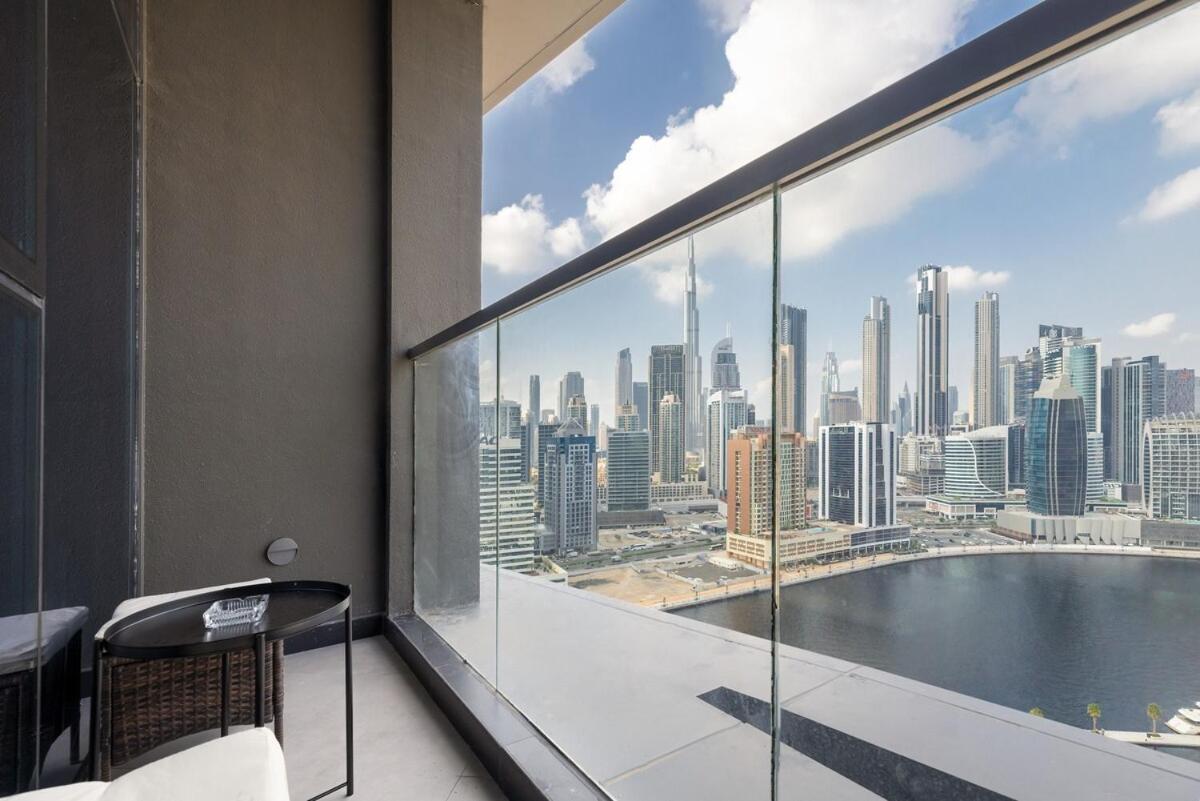 Apartment Waves - Elegant Waterfront Living In Dubai's Business Bay