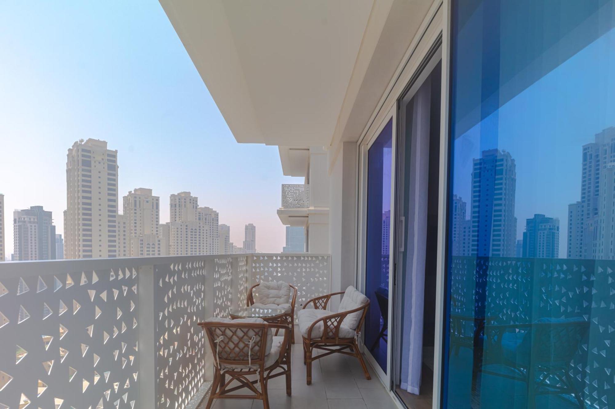 Apartment La Vie, Jbr Private Beach, Private Parking And Pool