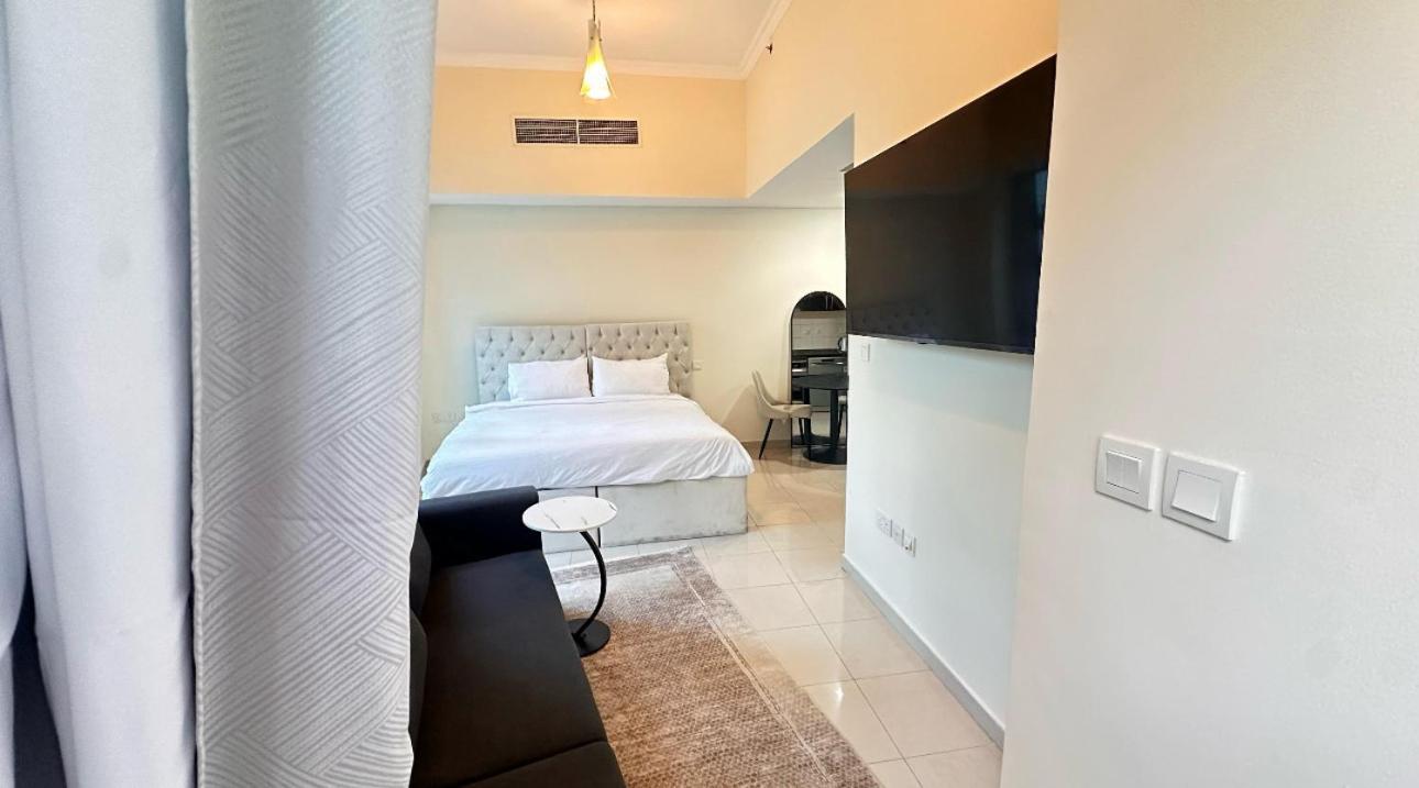 Apartment Delux Studio Apartment Dubai Marina The Bay 5 Min Beach Jbr & 3 Min To Tram Station Dubai