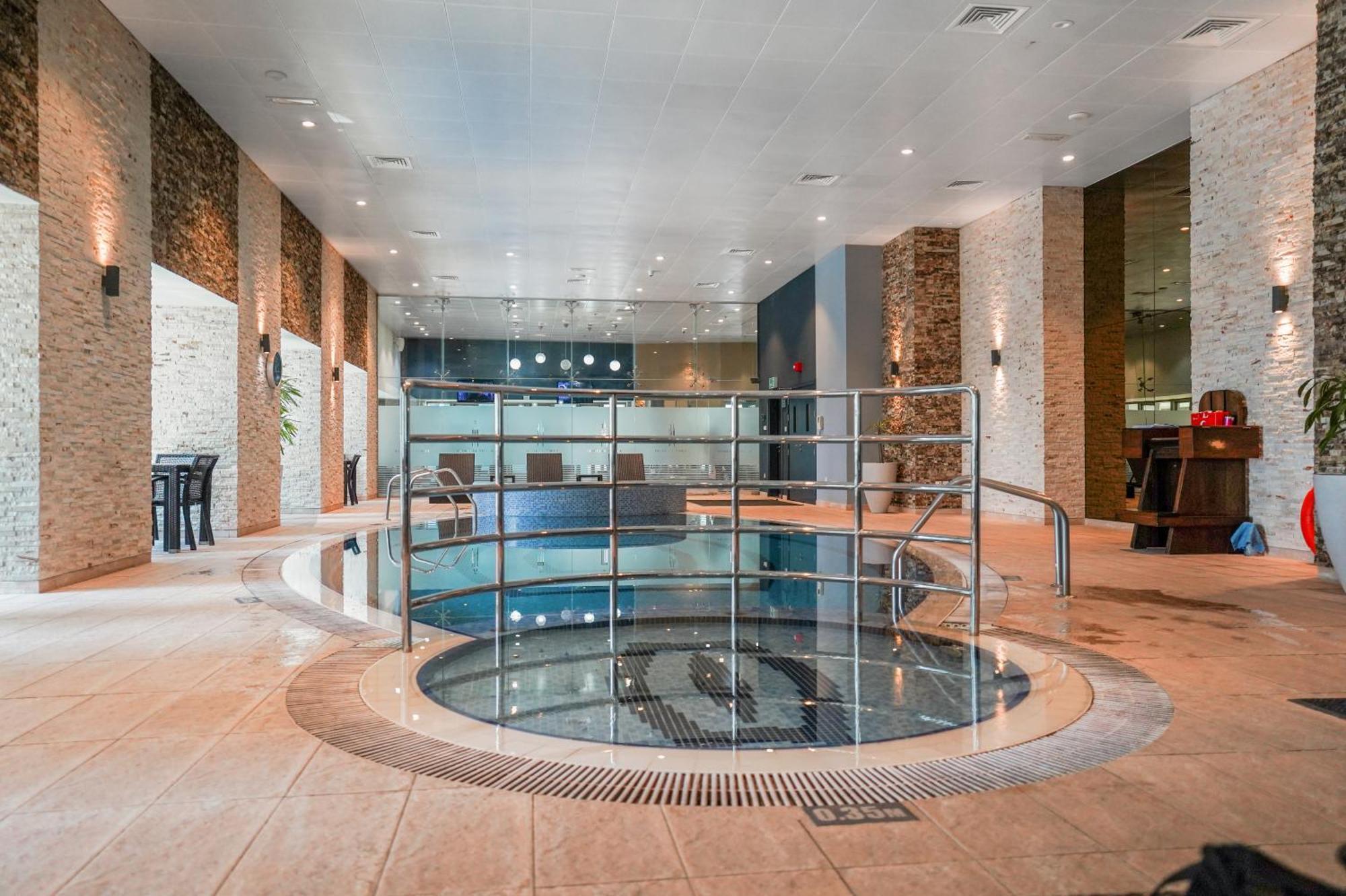 49- Panoramic Views From Luxe 2br Princess Tower Apartment- Free Parking - Walk To Tram Apartment *