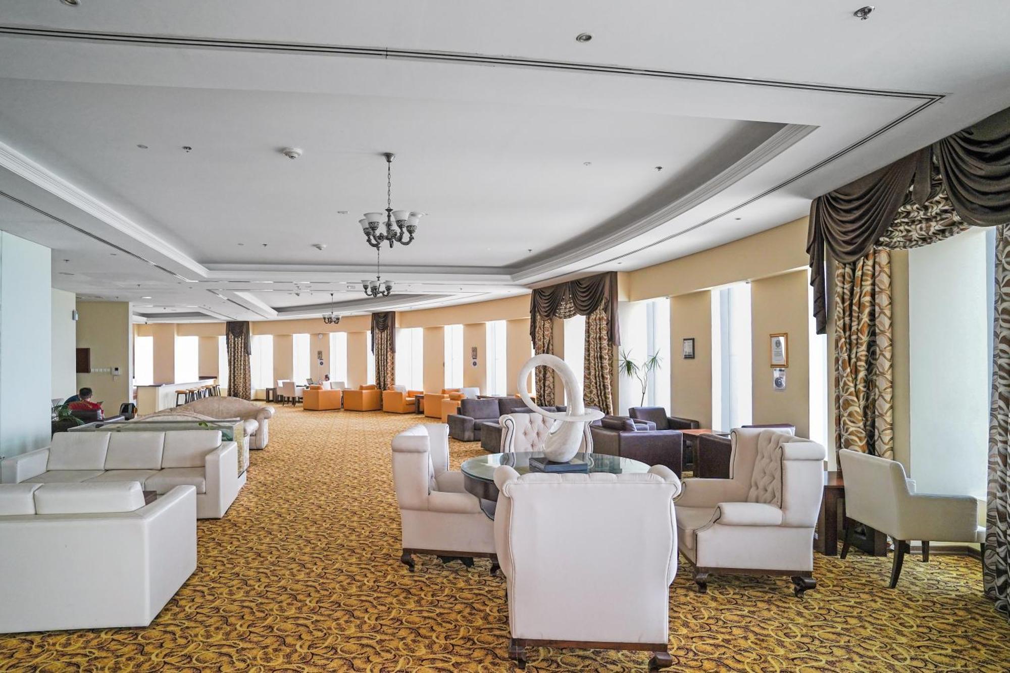 Apartment 49- Panoramic Views From Luxe 2br Princess Tower Apartment- Free Parking - Walk To Tram *