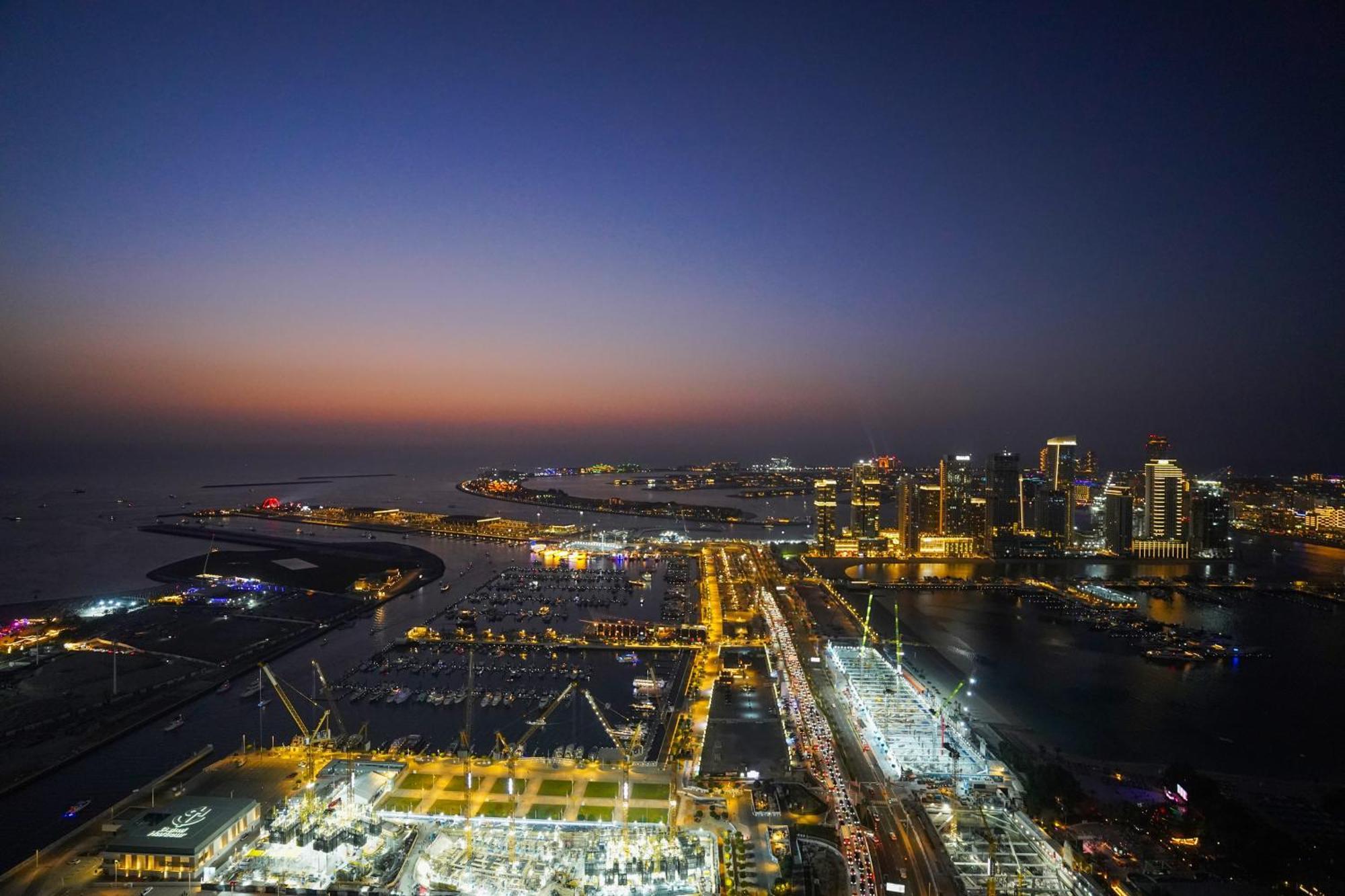 49- Panoramic Views From Luxe 2br Princess Tower Apartment- Free Parking - Walk To Tram * Dubai