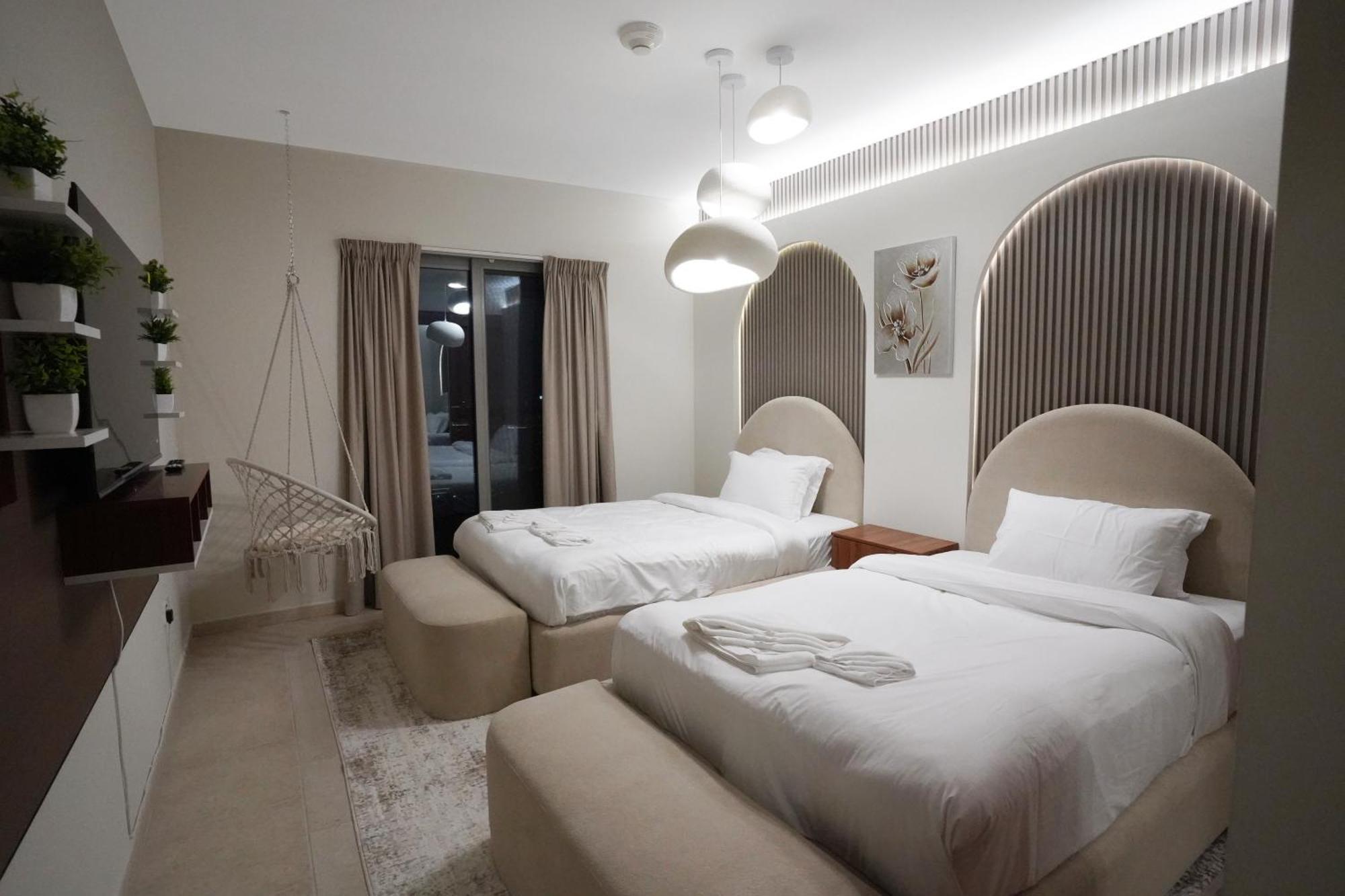 49- Panoramic Views From Luxe 2br Princess Tower Apartment- Free Parking - Walk To Tram Apartment *