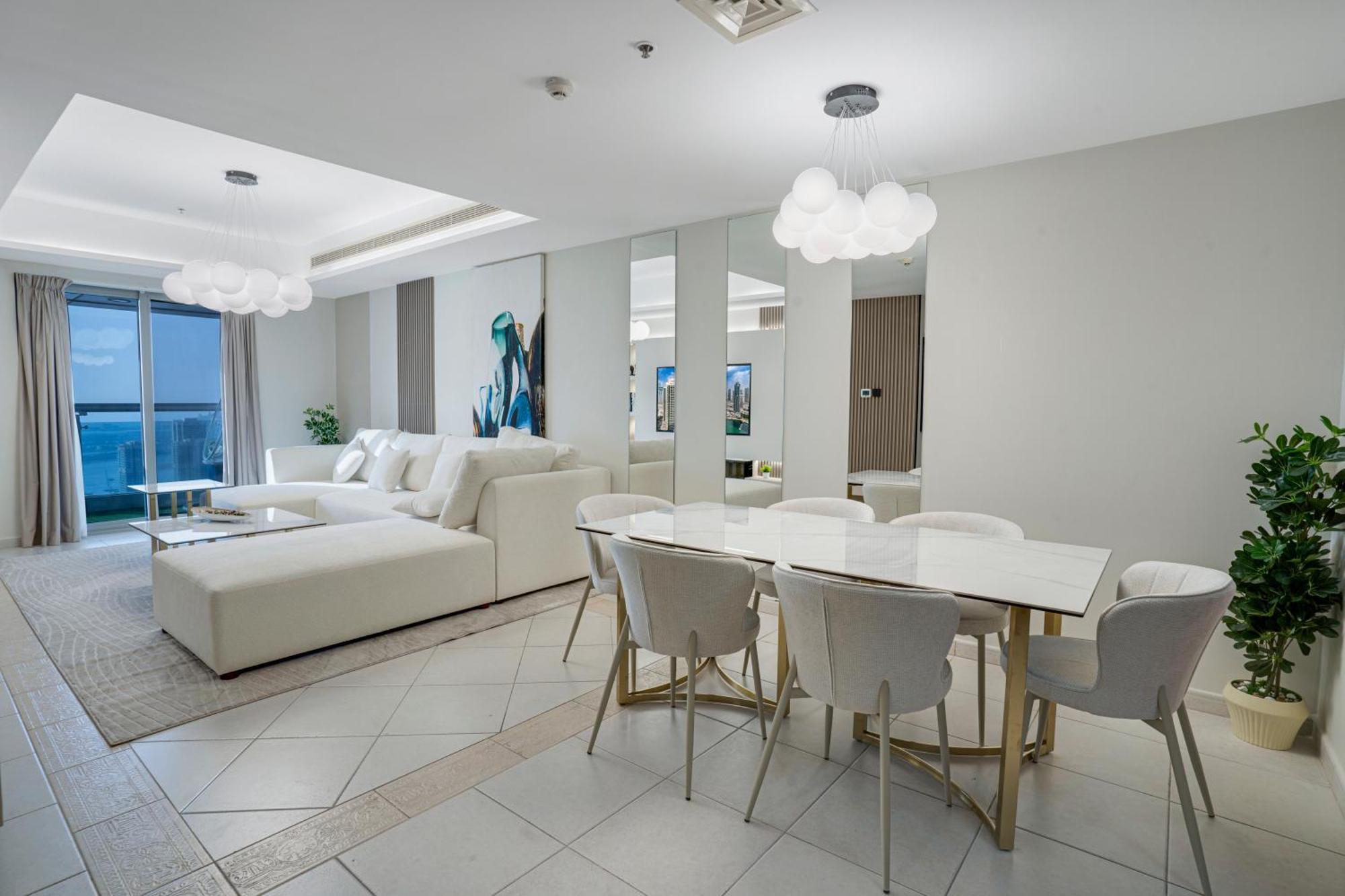 49- Panoramic Views From Luxe 2br Princess Tower Apartment- Free Parking - Walk To Tram