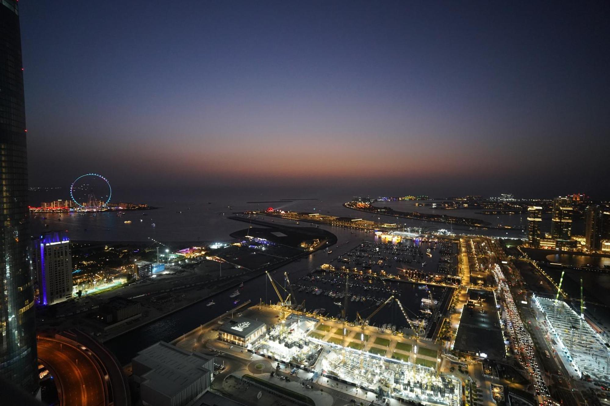 49- Panoramic Views From Luxe 2br Princess Tower Apartment- Free Parking - Walk To Tram Apartment Dubai