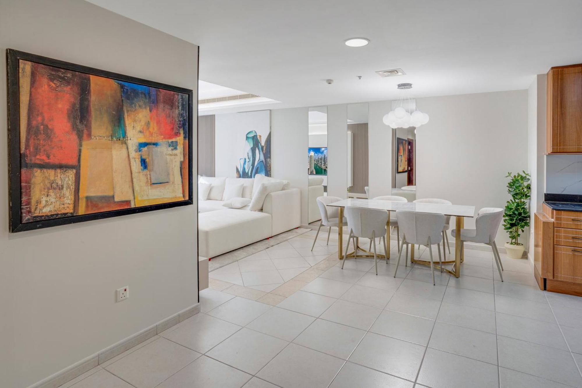 Apartment 49- Panoramic Views From Luxe 2br Princess Tower Apartment- Free Parking - Walk To Tram *