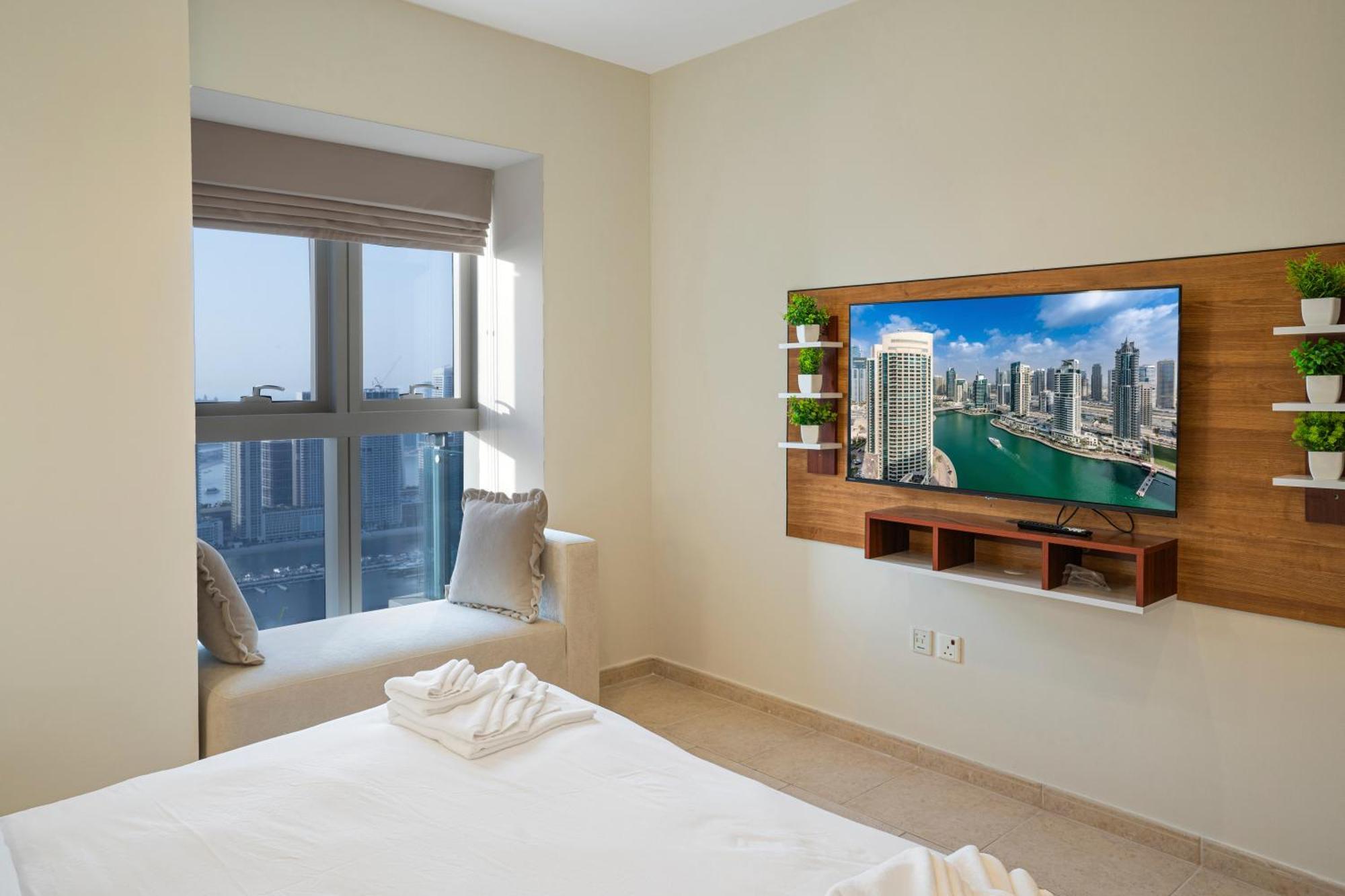 Apartment 49- Panoramic Views From Luxe 2br Princess Tower Apartment- Free Parking - Walk To Tram Dubai
