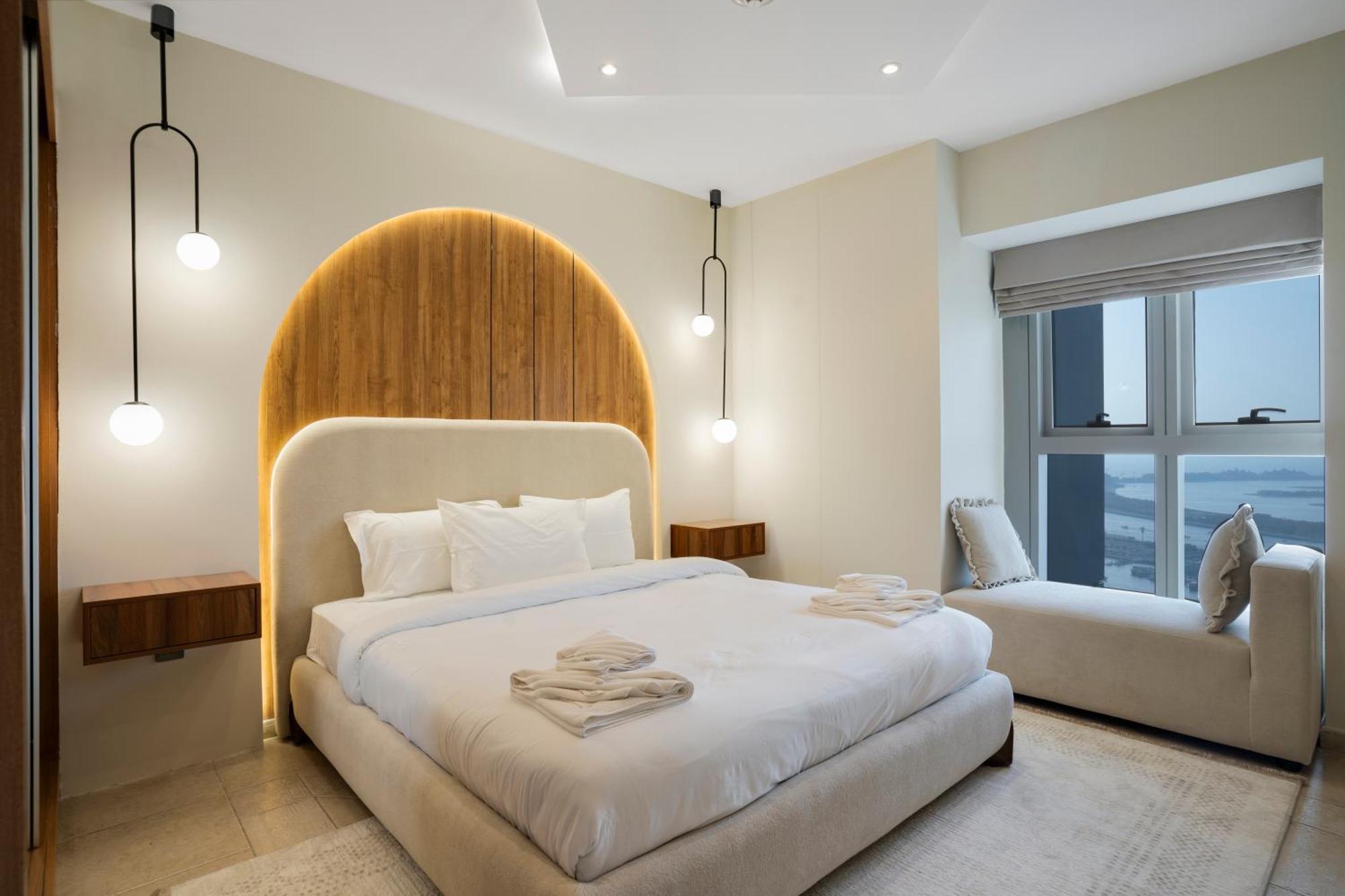 49- Panoramic Views From Luxe 2br Princess Tower Apartment- Free Parking - Walk To Tram *