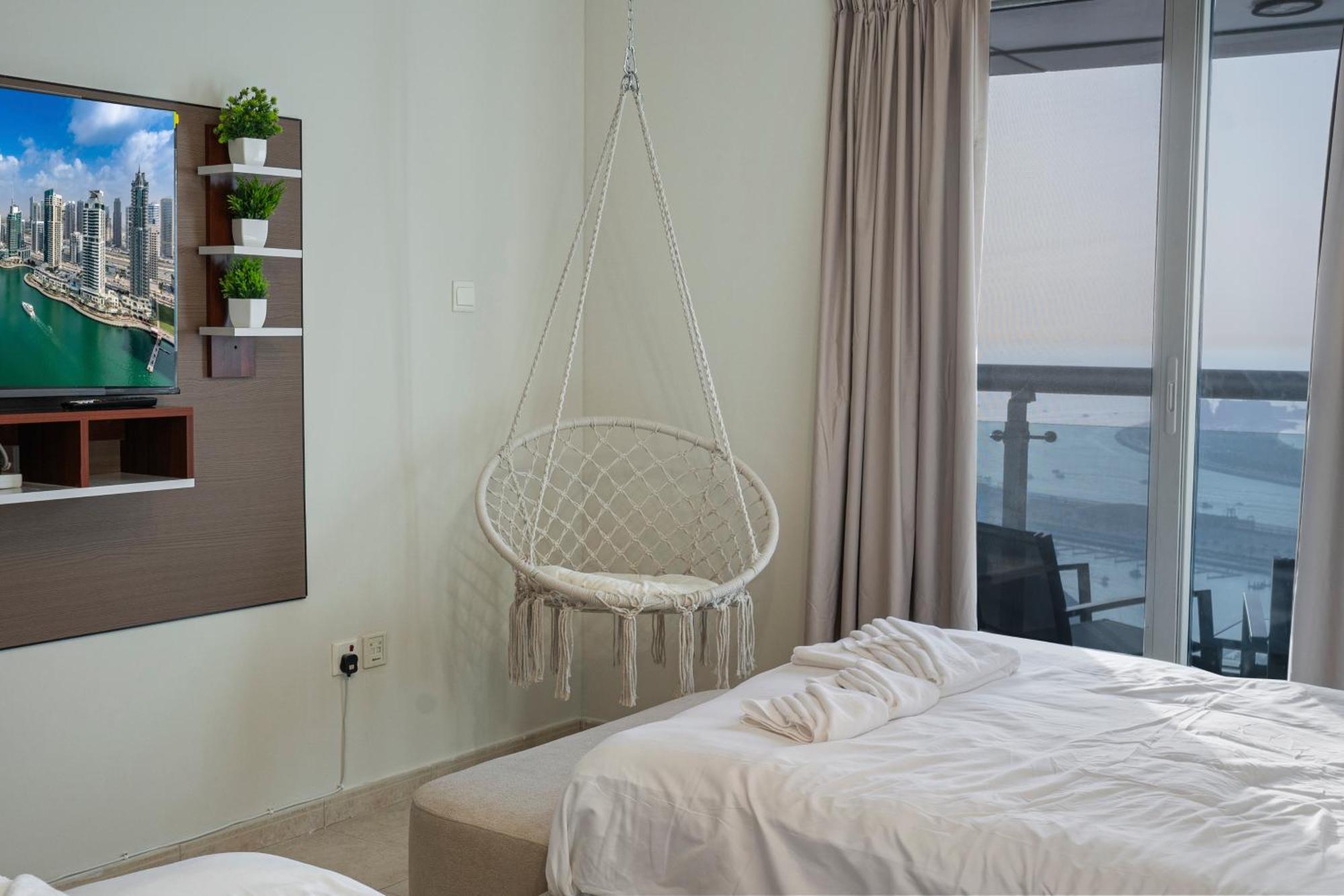 49- Panoramic Views From Luxe 2br Princess Tower Apartment- Free Parking - Walk To Tram