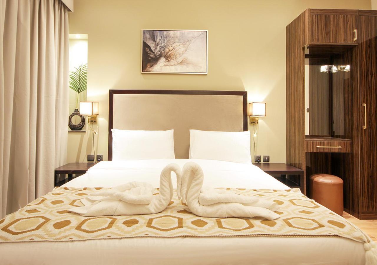 Apartment Stylish 2br Downtown Burj & Mall Nearby