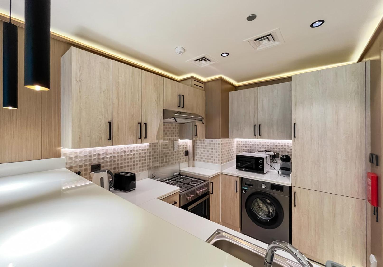 Livbnb-upgraded Urbanchic 1br With Balcony