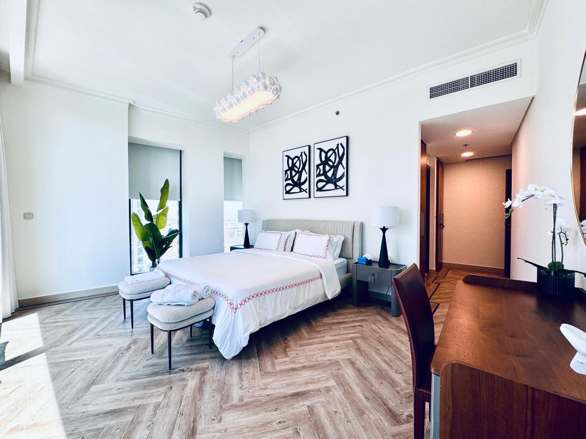 Burj Vista Luxury 2br ,full Burj Khalifa View ,direct Mall & Metro Access