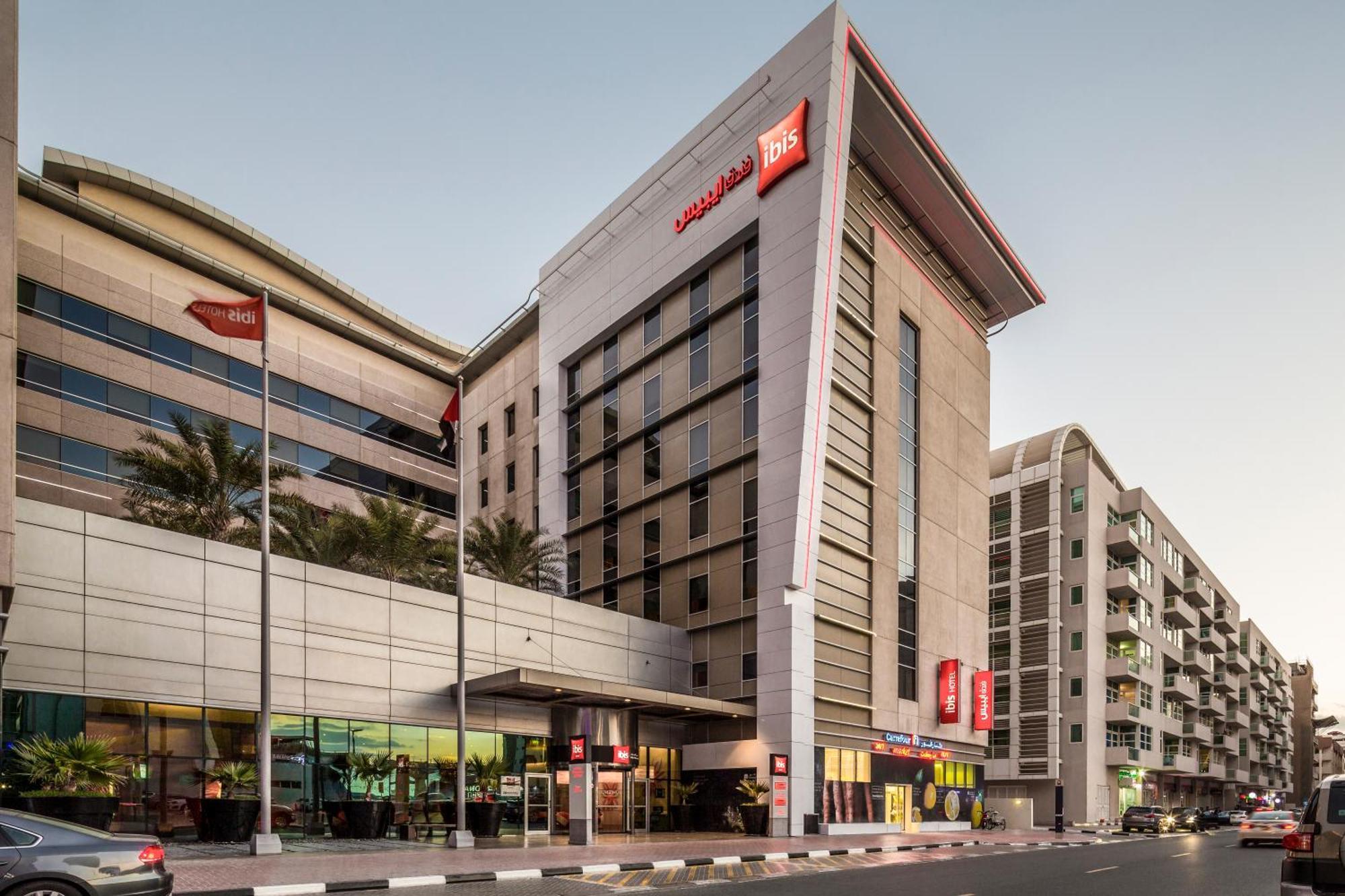 Ibis Mall Avenue 3*