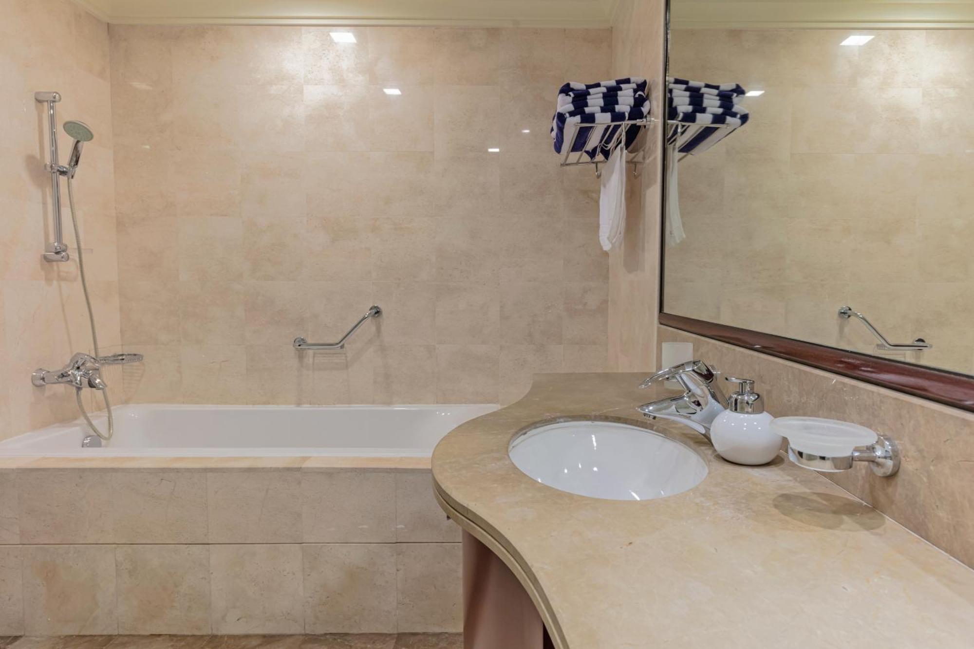 1-bedroom With Pool *