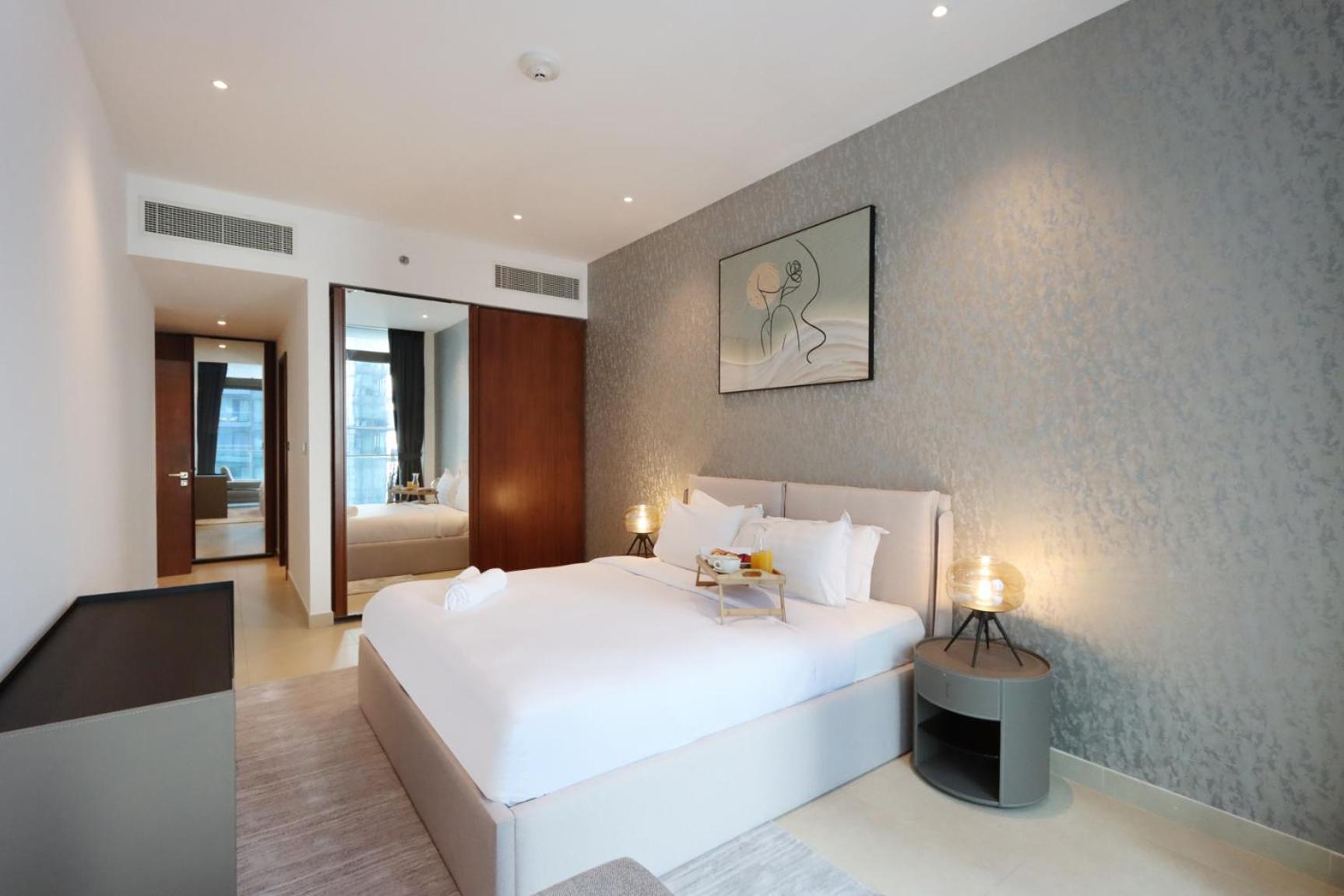 Luxury 2br Waterfront Oasis In Marinagate - Livbnb Apartment Dubai