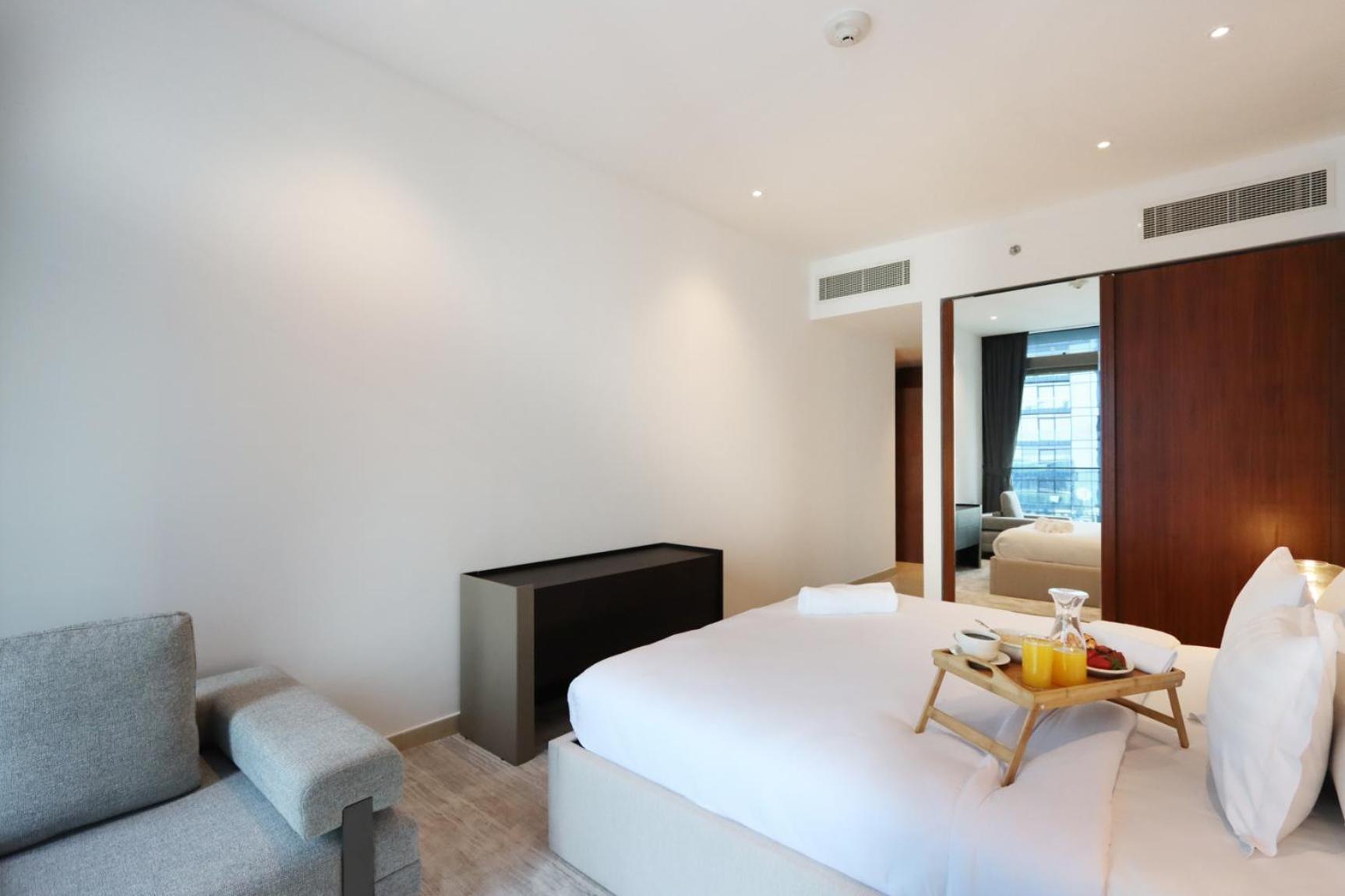 Apartment Luxury 2br Waterfront Oasis In Marinagate - Livbnb *