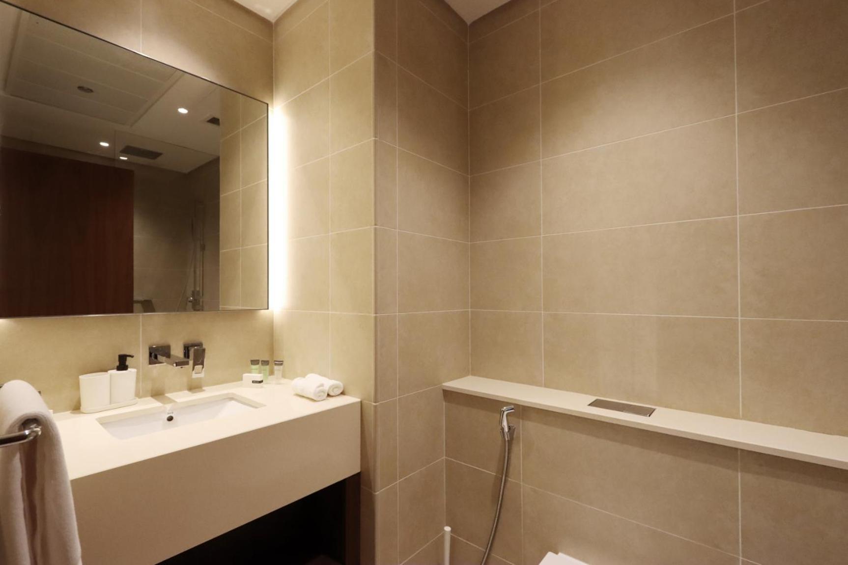 Luxury 2br Waterfront Oasis In Marinagate - Livbnb Apartment *