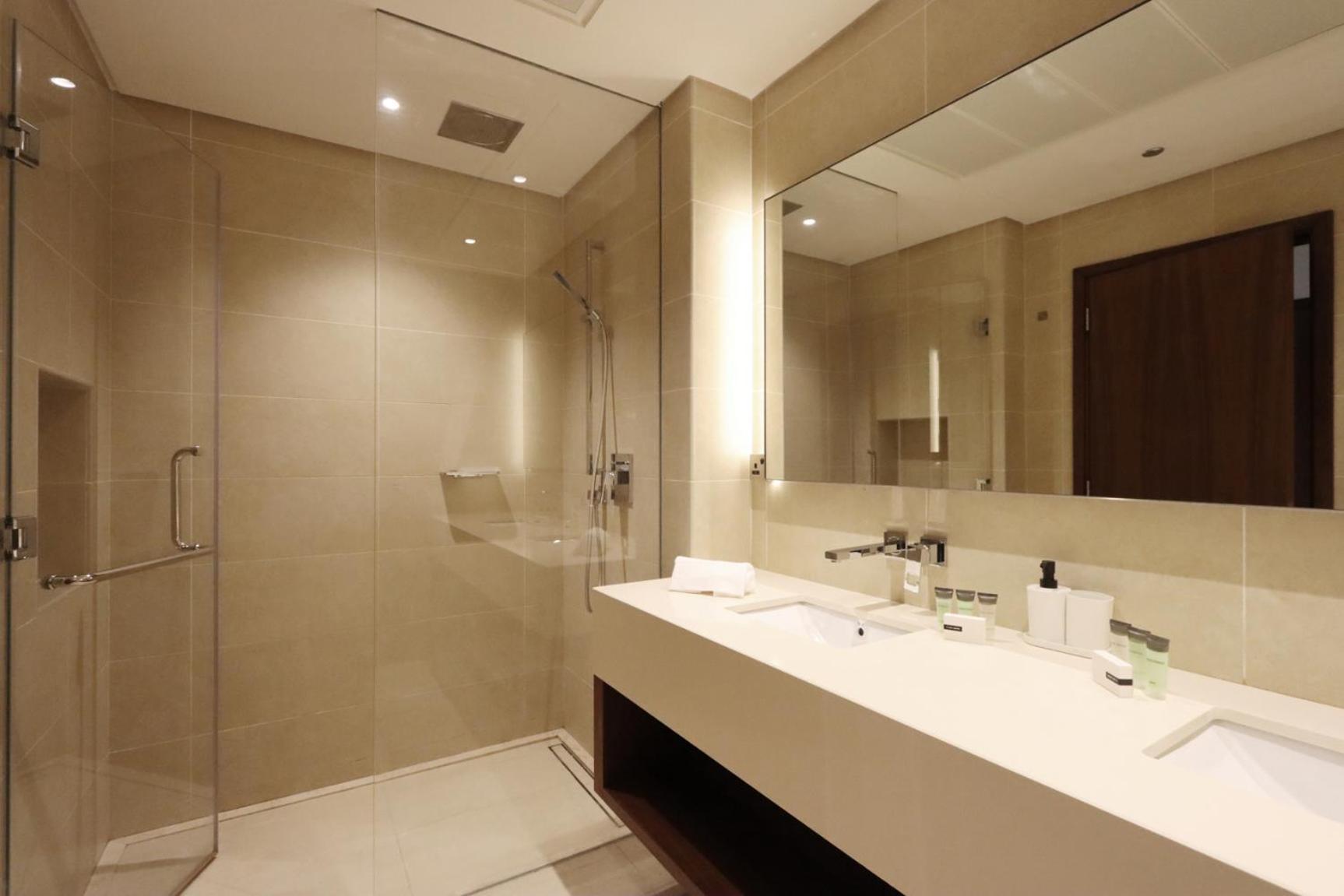 Apartment Luxury 2br Waterfront Oasis In Marinagate - Livbnb Dubai