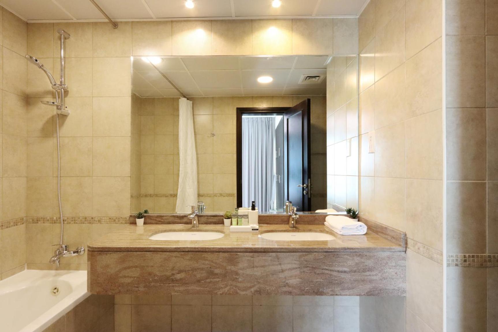2br With Sea And Ain Views Near Jbr And Marina Walk Daire