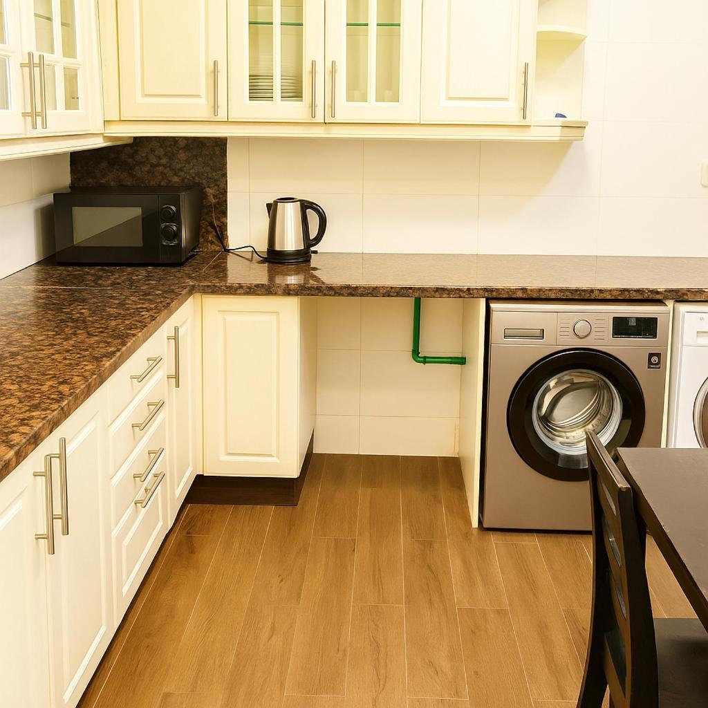 Masters And Double For Girls Only In Marina, Apartment
