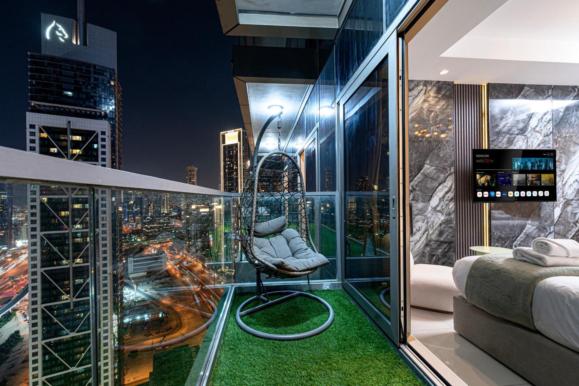 Daire Highest Infinity Pool In Downtown Dubai