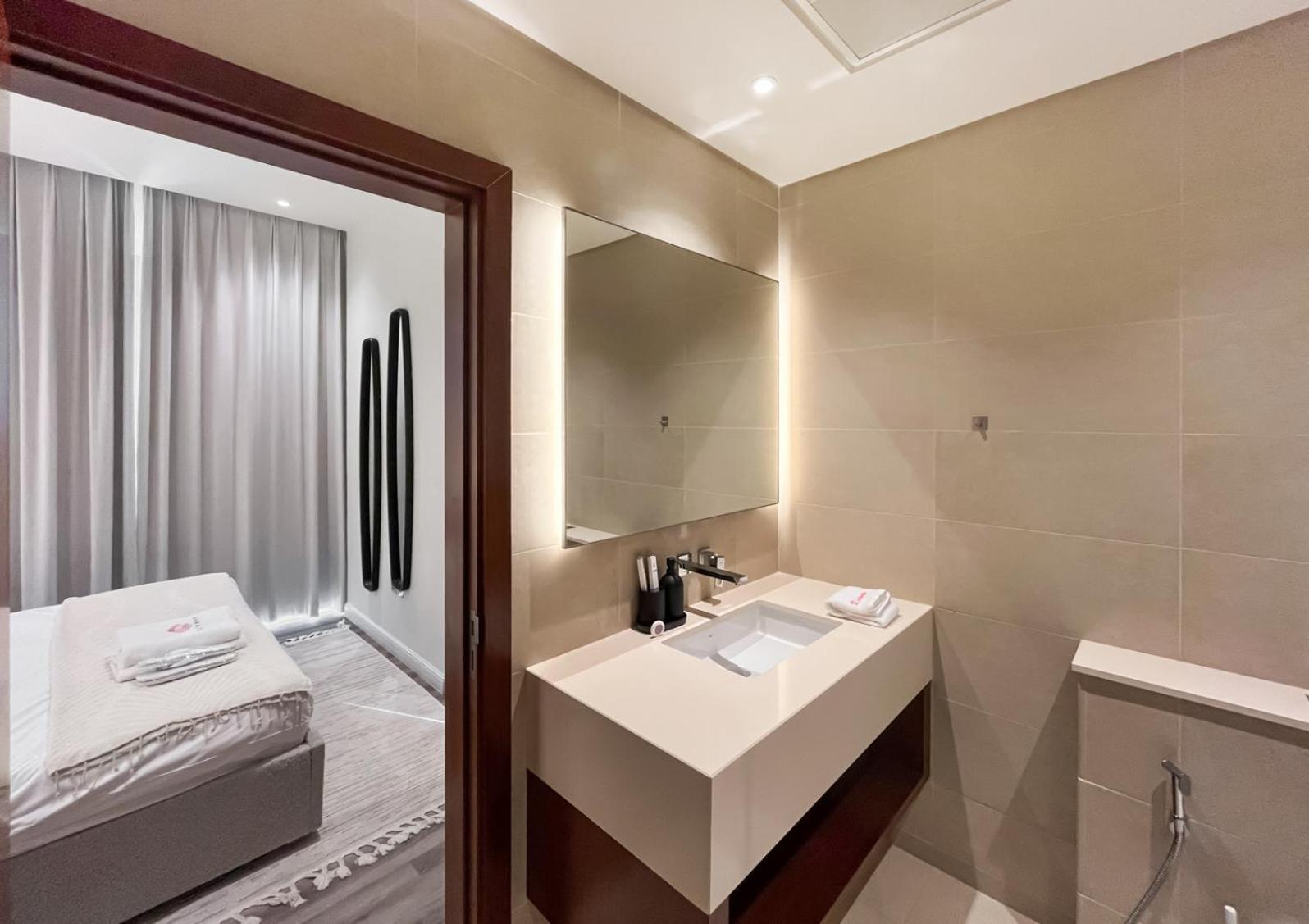 Livbnb - 2br With Breathtaking Marina View Apartment *